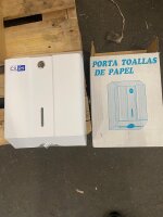 Falthandtuch-Spender Metall weiß