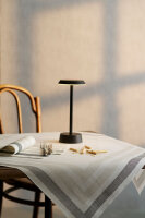 Klassikservietten 40 x 40 cm, 4-lagig geprägt, 1/4-Falz, Motive Rigato black (VPE 300 St.)