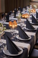 Elegance-Servietten 40 x 40 cm, 1/4-Falz, Uni Lily schwarz (VPE 240 St.)