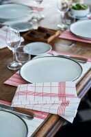 Towel-Napkin 38 x 54 cm, Flat-Pack, Motive weiß/rot (VPE 200 St.)