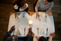 Mitteldecken Dunisilk® 84 x 84 cm, Linnea weiß (VPE 100 St.)