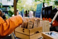 3/1 Besteck Set, Holz, Gabel & Messer, Braune Serviette 160/160 mm 160/160 mm (Farbe: Natural / Material: gewachst) (VPE 250 St.)